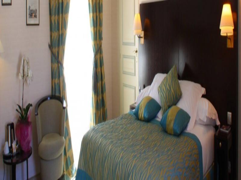 Clos La Boetie & 4*
