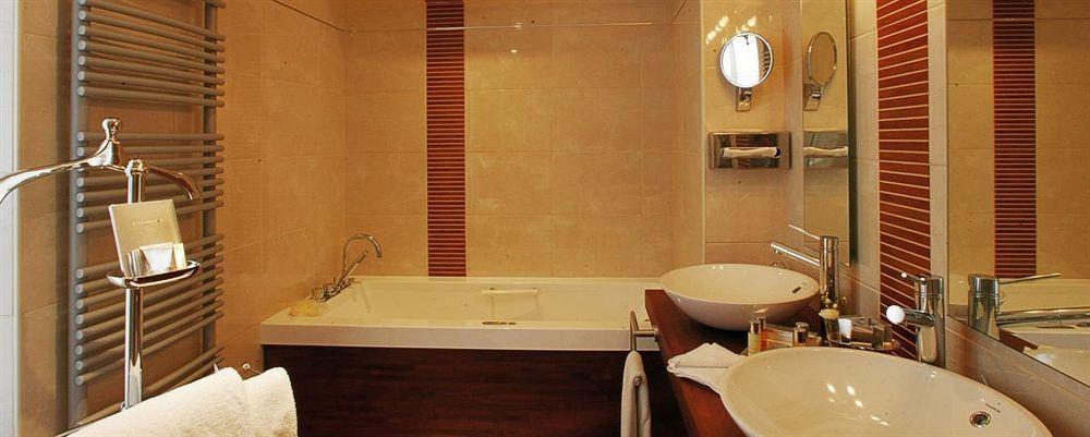Clos La Boetie & 4*
