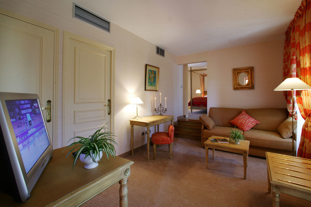 Hotel Clos La Boetie & 4*